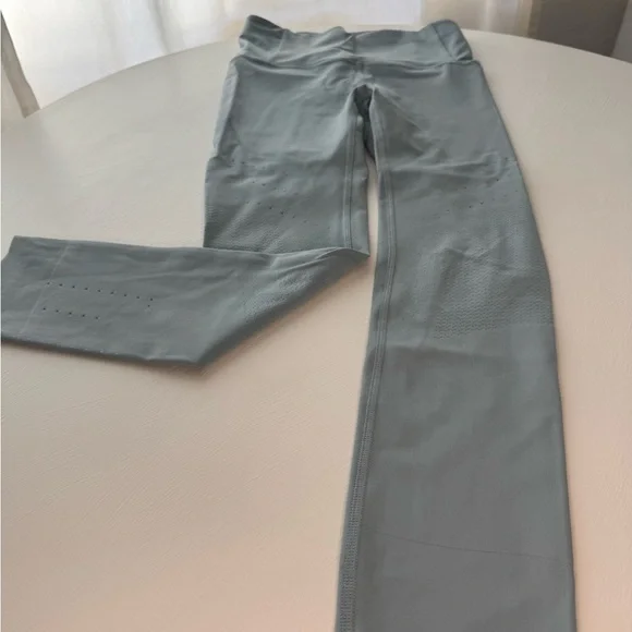 Lululemon Athletica Sky Blue Leggings - Picture 2 of 10